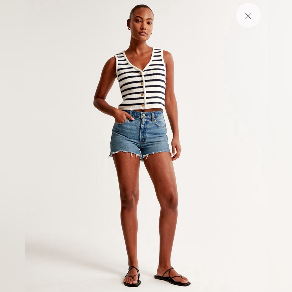 Abercrombie 4” curve love high rise Mom shorts, denim cutoff, size 31